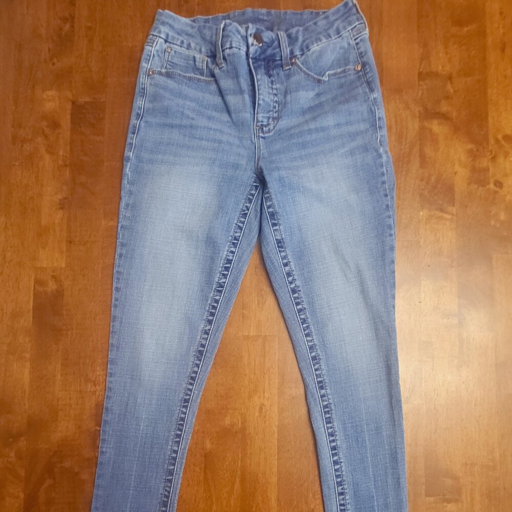 Seven7 ~ Sz 6 ~ Light / Medium Wash Jeans ~ Very Good / Excellent Condition